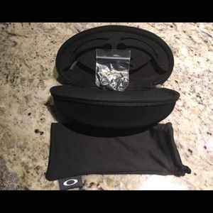 🌟Oakley glasses case with sleeve and nose guard